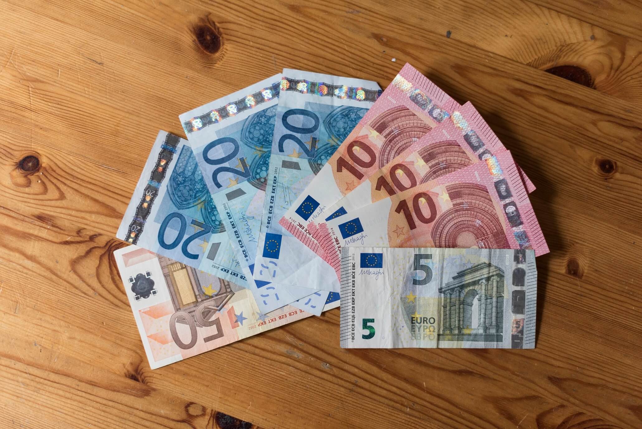 Einmalzahlung 200 Euro für Studierende: Geld muss schnell ausbezahlt werden