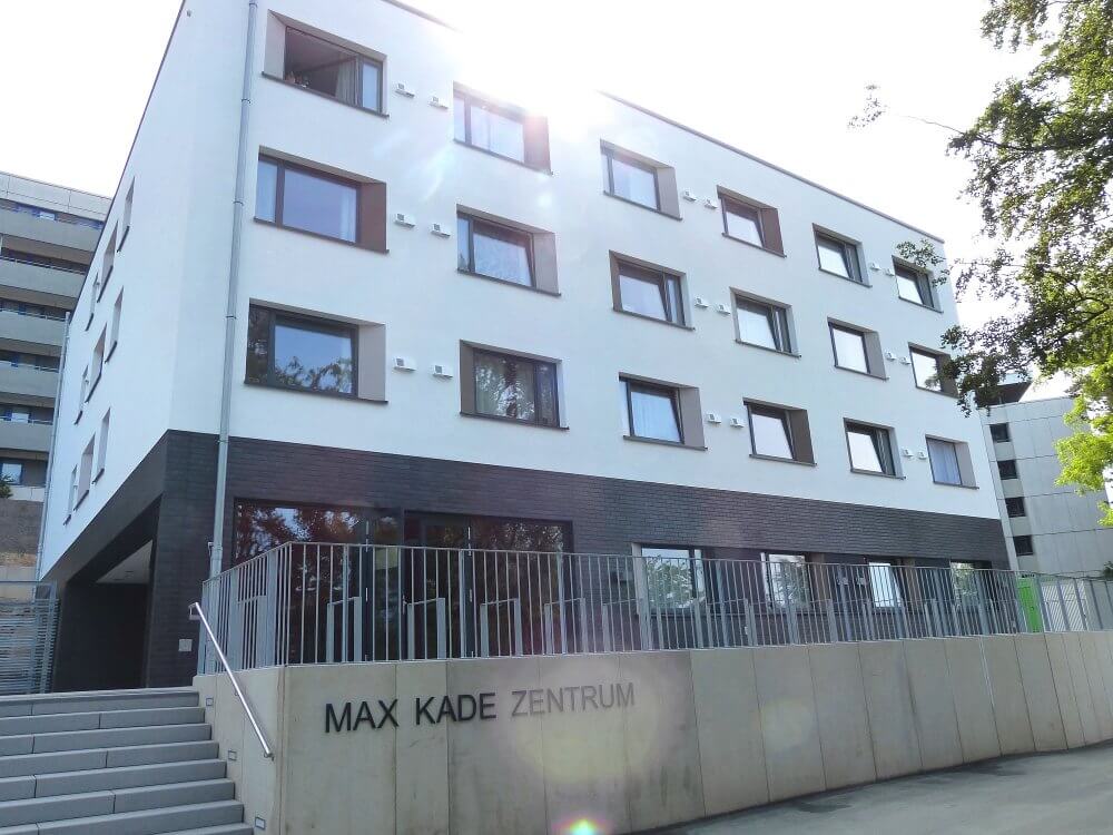 Blick auf das Max kade haus im Studentendorf