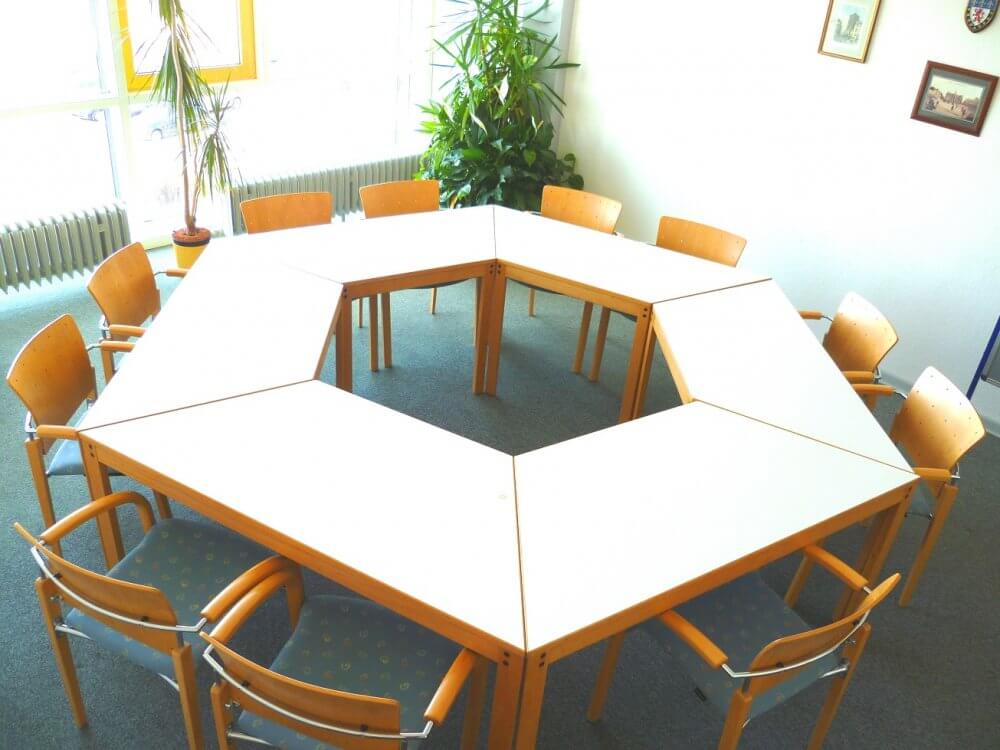 Tischgruppe im Arbeitsraum des Studentenhauses