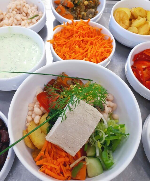 vegane Bowl mit Tofu