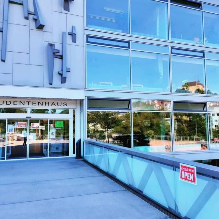 Studentenhaus, Eingang Eingang des Studentenhauses am Erlenring